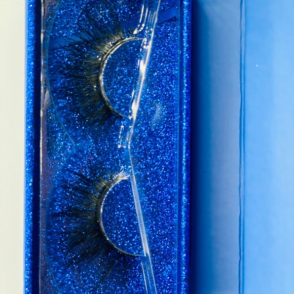 💥💥 Lash Sale!💥💥 - Picture 3 of 7